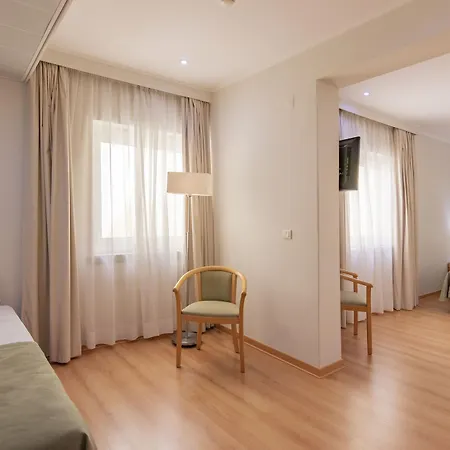 Luna Esperanca Centro מלון 4*