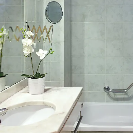 Luna Esperanca Centro Hotel 4*