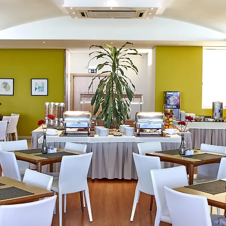 Luna Esperanca Centro Hotel 4*